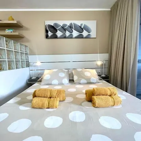 Licia Playa De Americas アパート